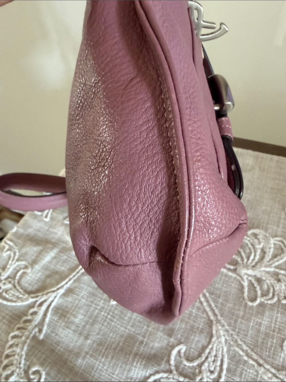 B Makowsky Dusty Rose Leather Crossbody Bag with Keyring Charm - Picture 11 of 16